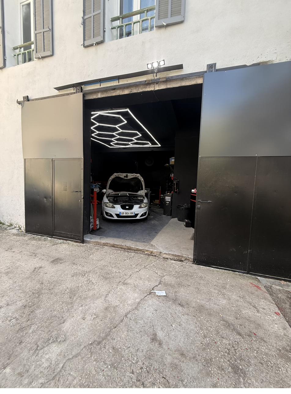 Garage MecapAuto Aubagne - vue intérieure